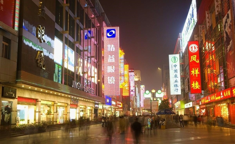 走在街上，發(fā)掘商店招牌千篇一律，統一式商鋪廣告牌有必要嗎？7