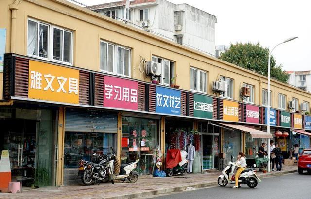 中國街道廣告牌燈箱有多野？瞧瞧這些讓人笑掉大牙的品牌名30