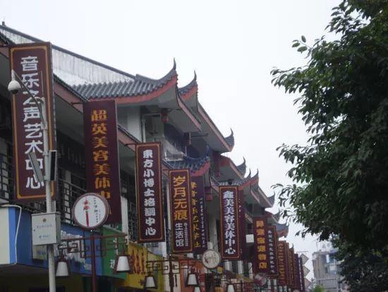 中國街道廣告牌燈箱有多野？瞅瞅這些讓人笑掉大牙的品牌名31