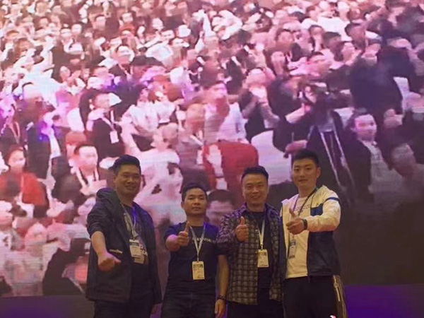 授人魚(yú)不如授人以漁！鑫麗華廣告家人們一起好好學(xué)習，天天向上！