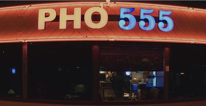 越南河粉店的標識都能有個(gè)吉祥數字6